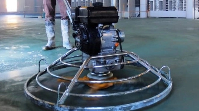 Concrete pouring of industrial and construction floors in Mashhad with propeller trowel Concrete pouring of industrial and construction floors in Mashhad with propeller trowel